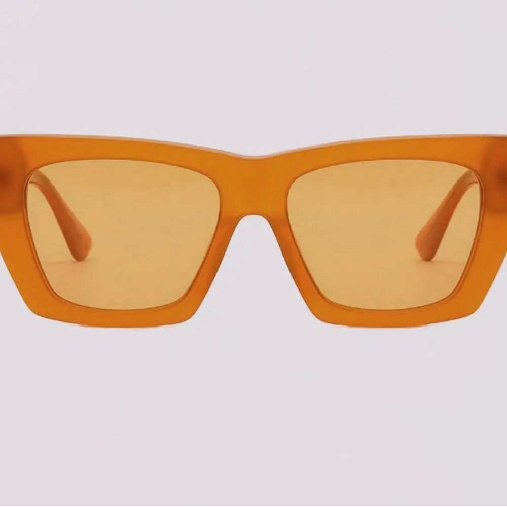INDY SUNGLASSES Polarized Lenses, Style Uptown Sunglasses, Apricot Color - Picture 5 of 8